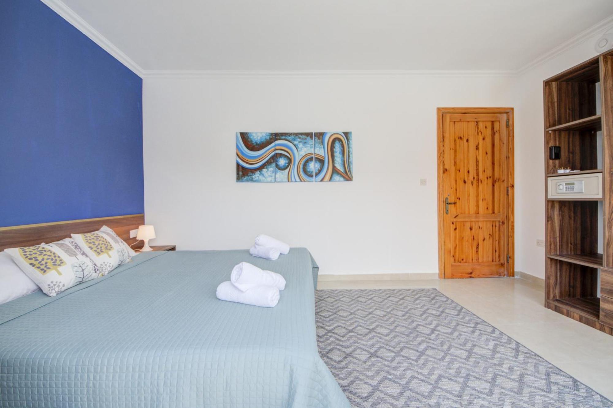 St Julian'S Unique 3-Bedroom Apartments Sleeps 9-10 St. Julian's Exterior foto